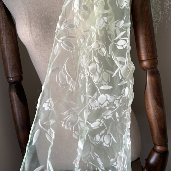 Mint green scarf - Picture 5 of 9